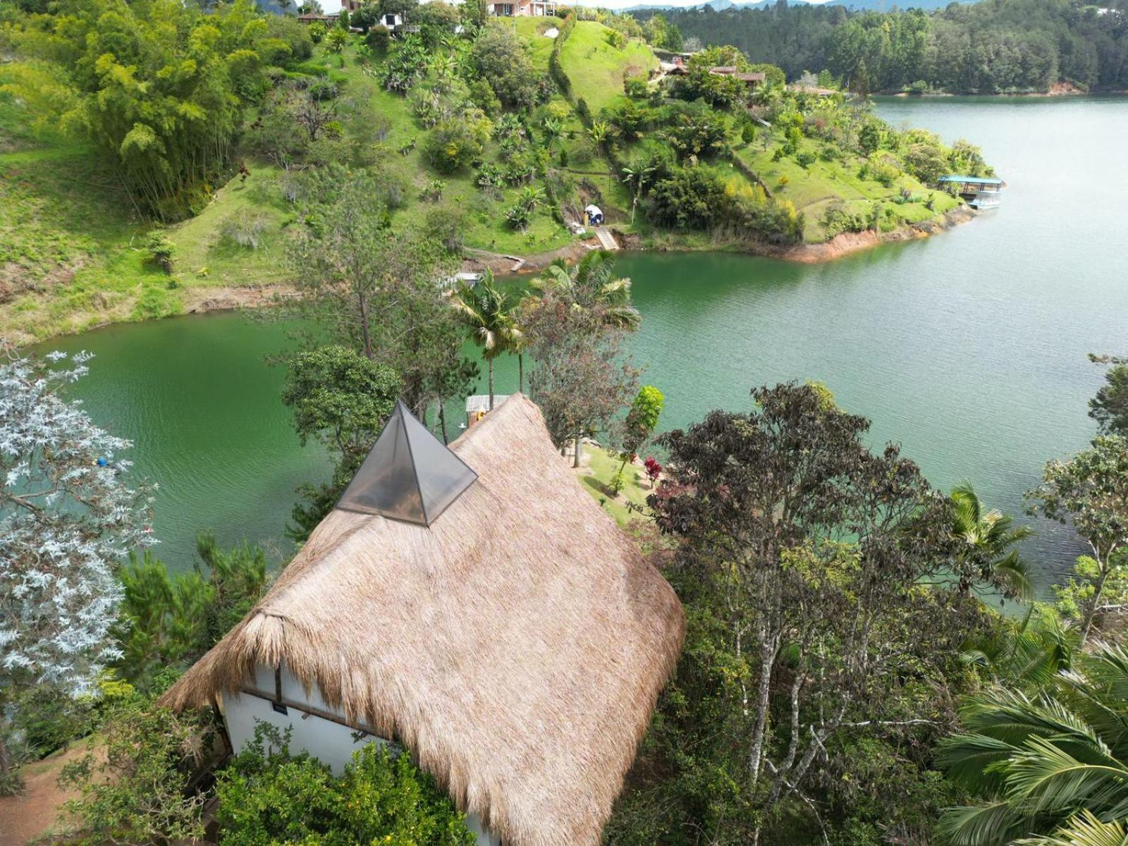 Ibuku Hotel Guatape - Chalets Экстерьер фото